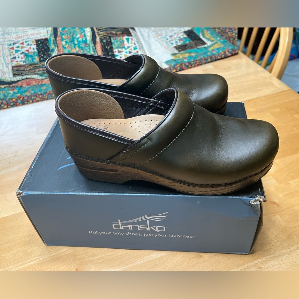 Dansko Prof Oiled Full Grain Nursing Clogs - 38/7.5-8 Med, Hunter